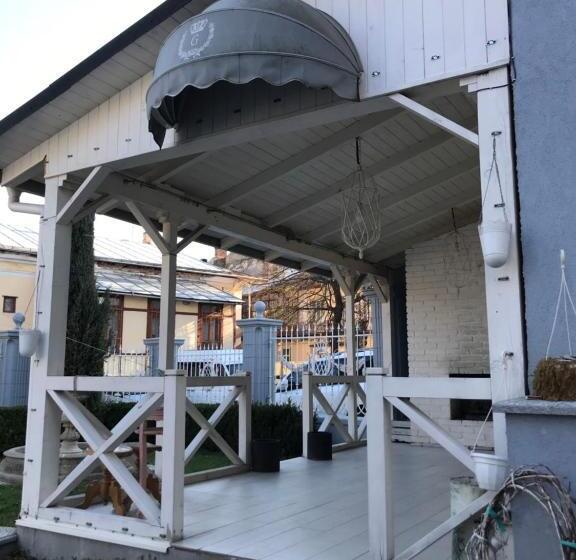 Pelican Guest House & Hostel