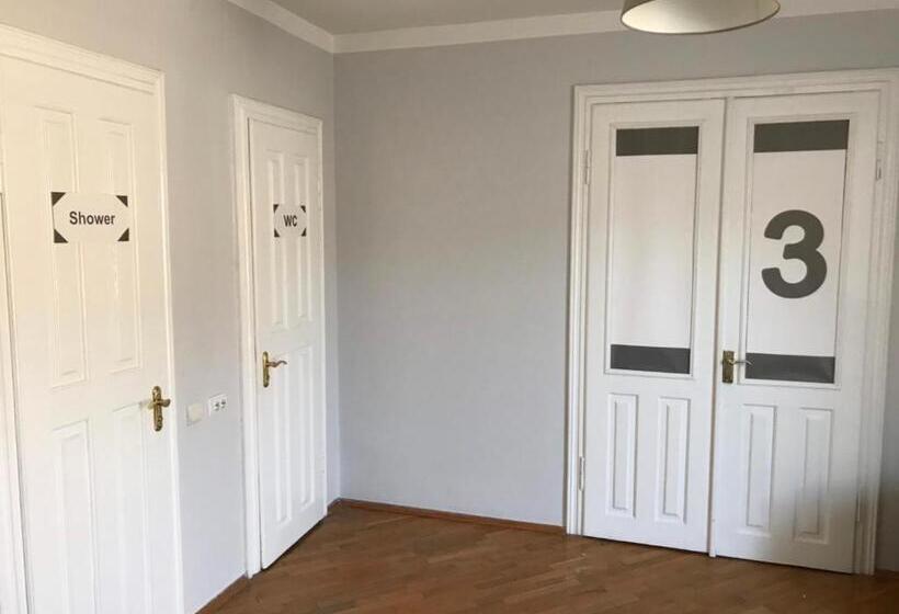 Pelican Guest House & Hostel