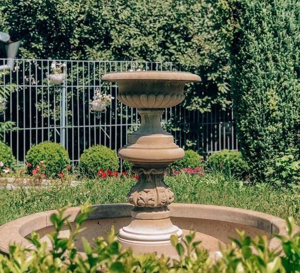 Pelican Guest House & Hostel