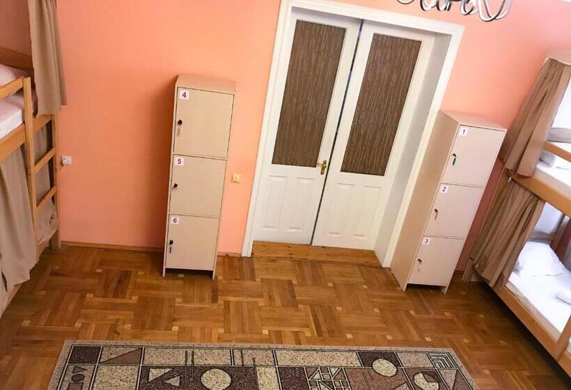 Pelican Guest House & Hostel