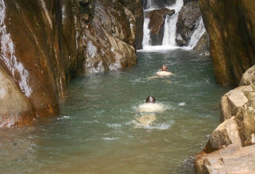 مبيت وإفطار Sapphire Holiday Resort