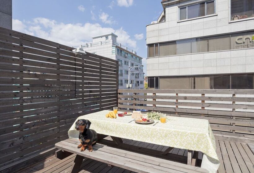 Cozzzy Guest House   Hostel