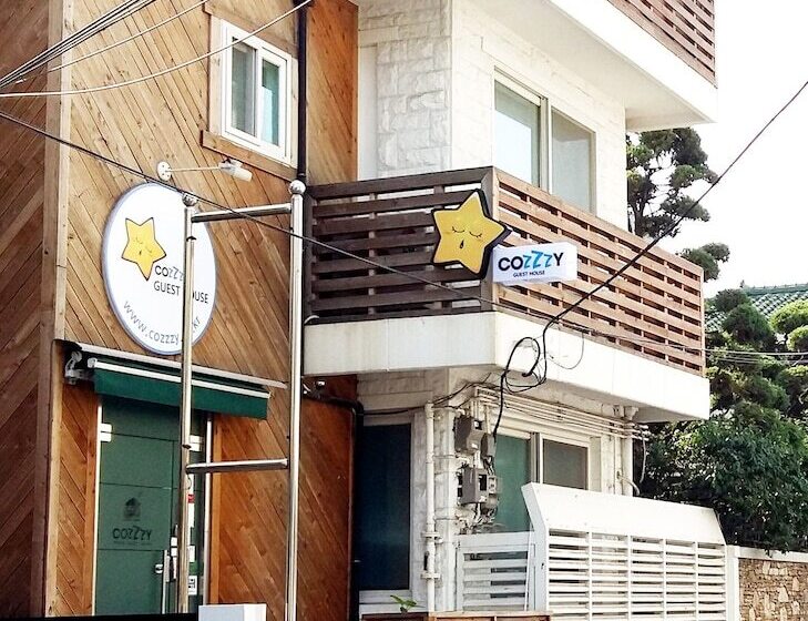 Cozzzy Guest House   Hostel