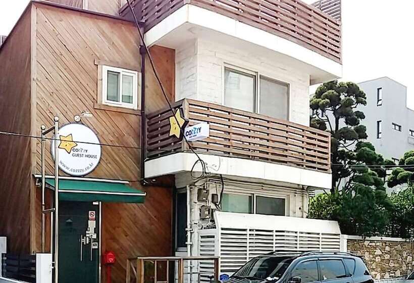 Cozzzy Guest House   Hostel