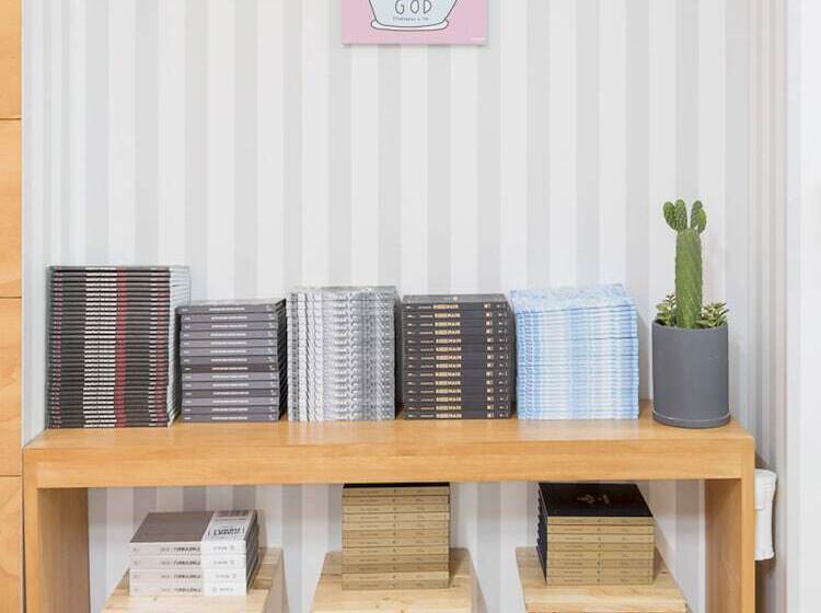 Cozzzy Guest House   Hostel