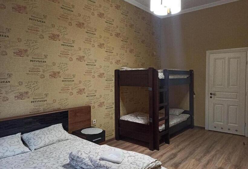 Hostel Q ,15 хв до жд вокзалу