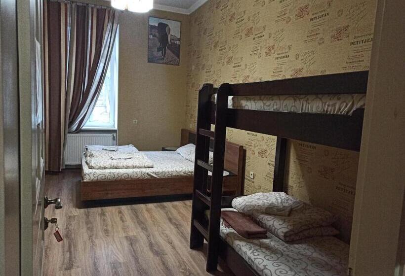 Hostel Q ,15 хв до жд вокзалу
