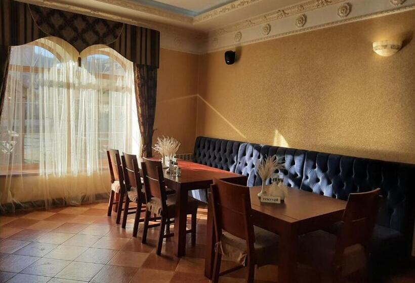 هتل срібний водограй