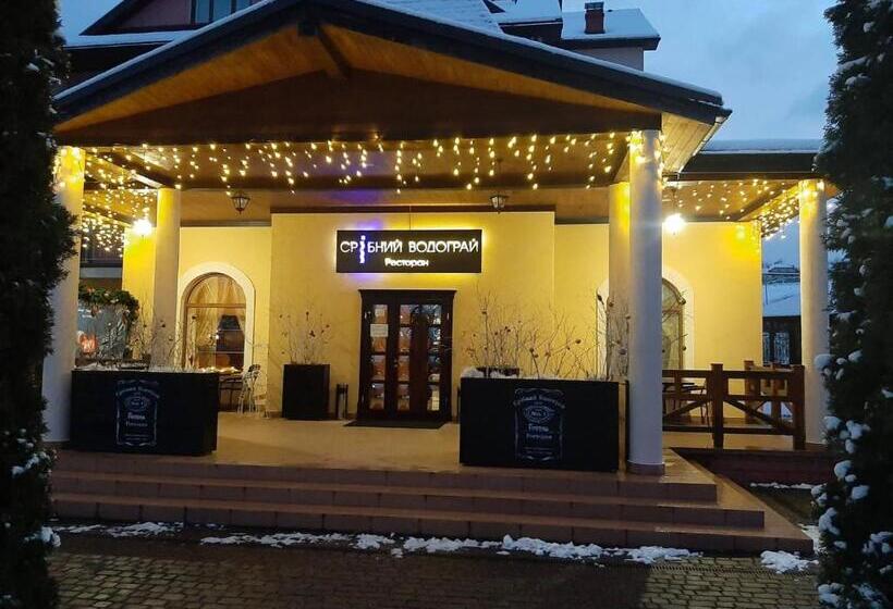 هتل срібний водограй