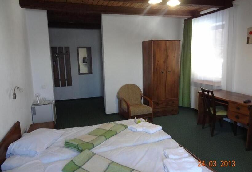 בית מלון כפרי Alpenhof Pansion