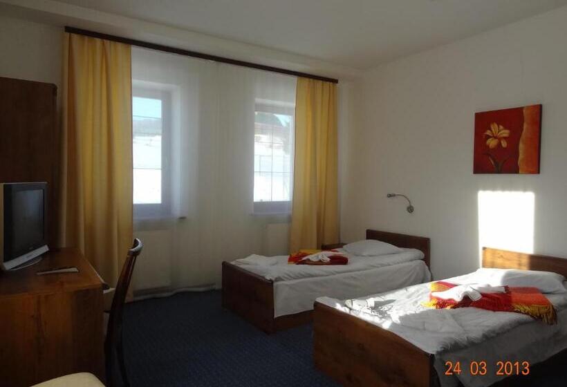 בית מלון כפרי Alpenhof Pansion