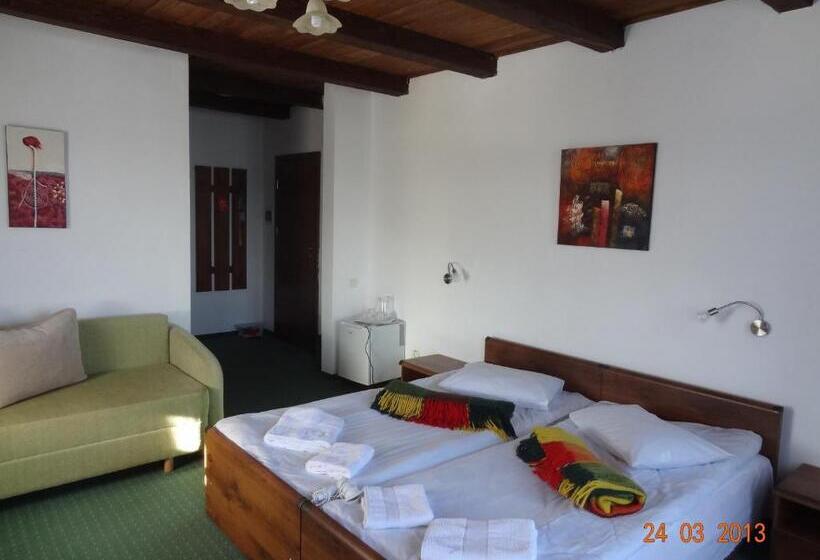 בית מלון כפרי Alpenhof Pansion