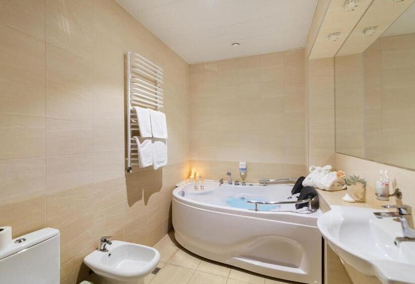 هتل Avalon Palace