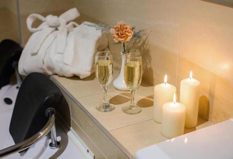 هتل Avalon Palace