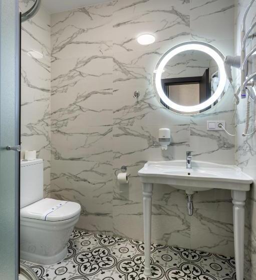 هتل Avalon Palace