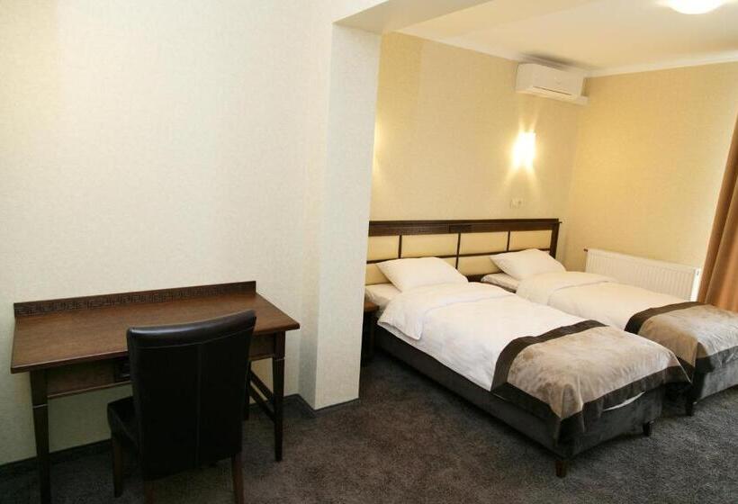 هتل Avalon Palace