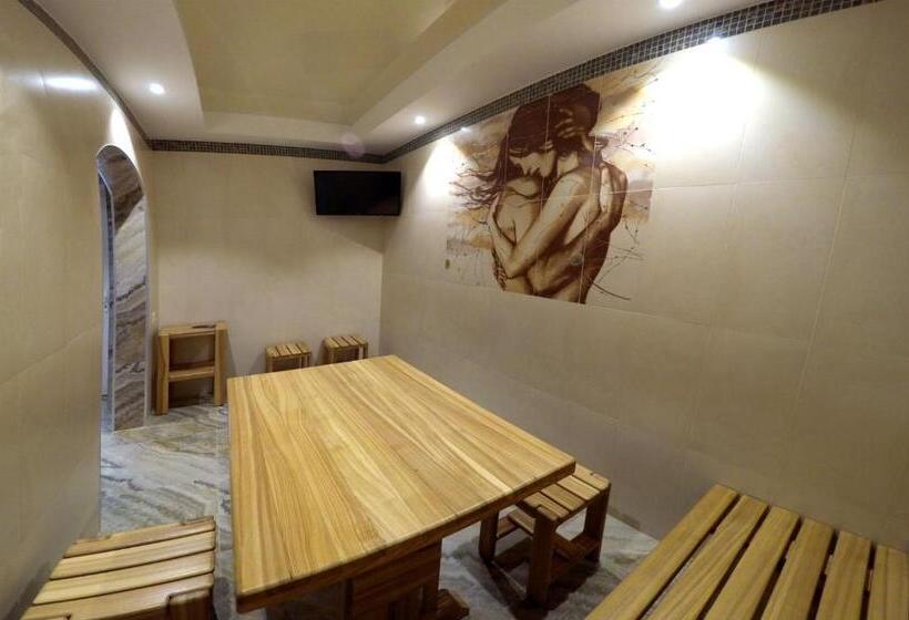 هتل Avalon Palace