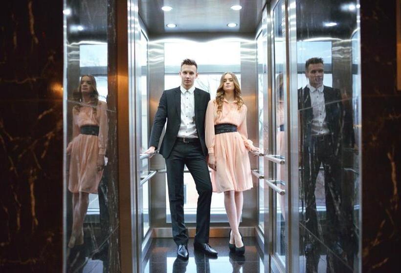 هتل Avalon Palace