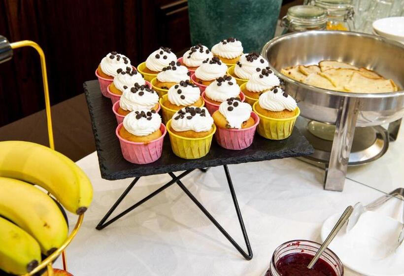 هتل Avalon Palace