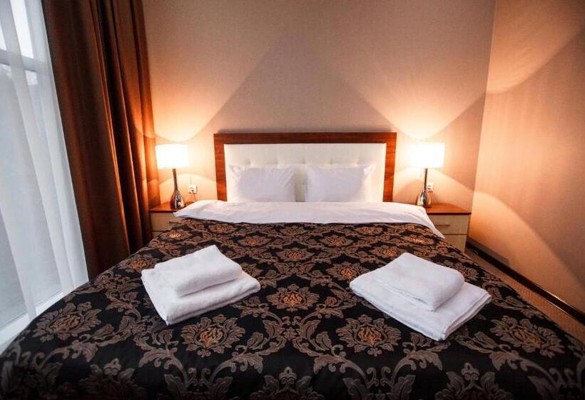 هتل Chernivtsi Arbat