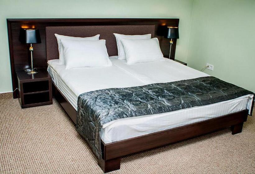 هتل Churchill Inn