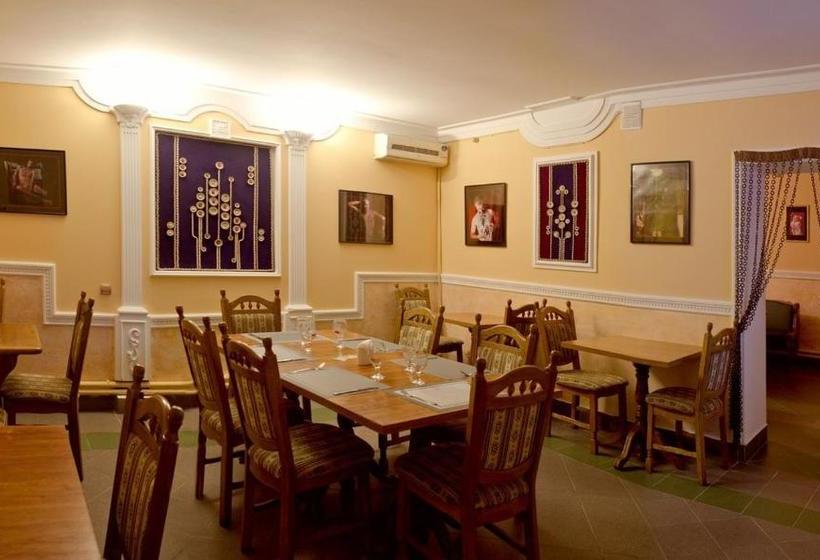 هتل Complex Uhnovych