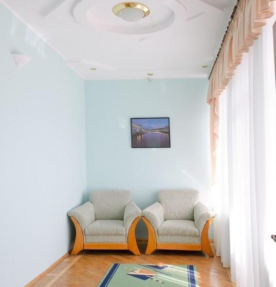 هتل Complex Uhnovych