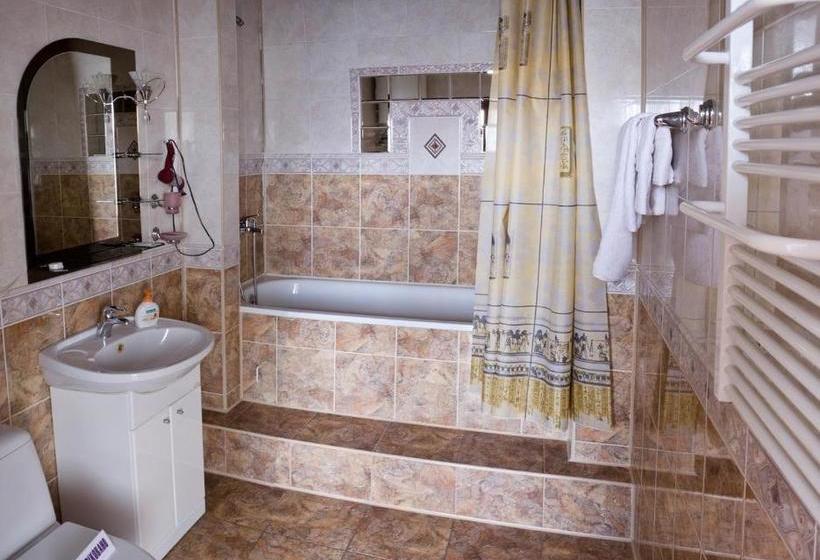 هتل Complex Uhnovych