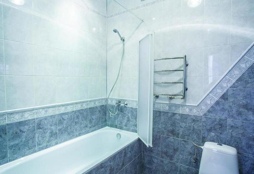 هتل Complex Uhnovych