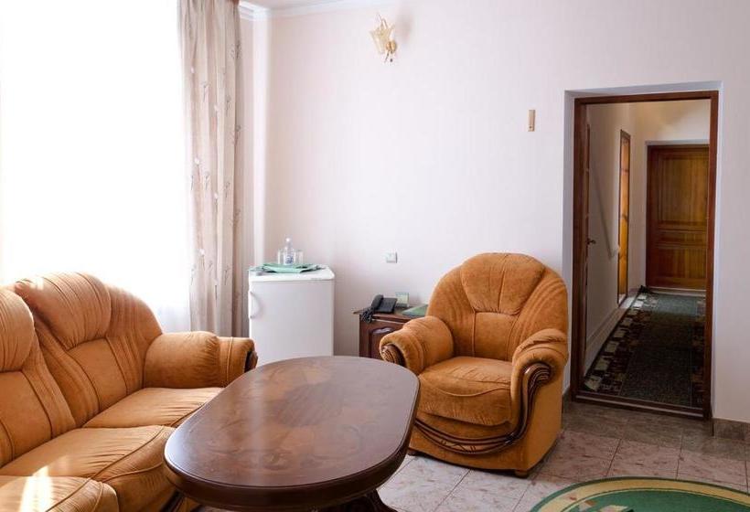 هتل Complex Uhnovych