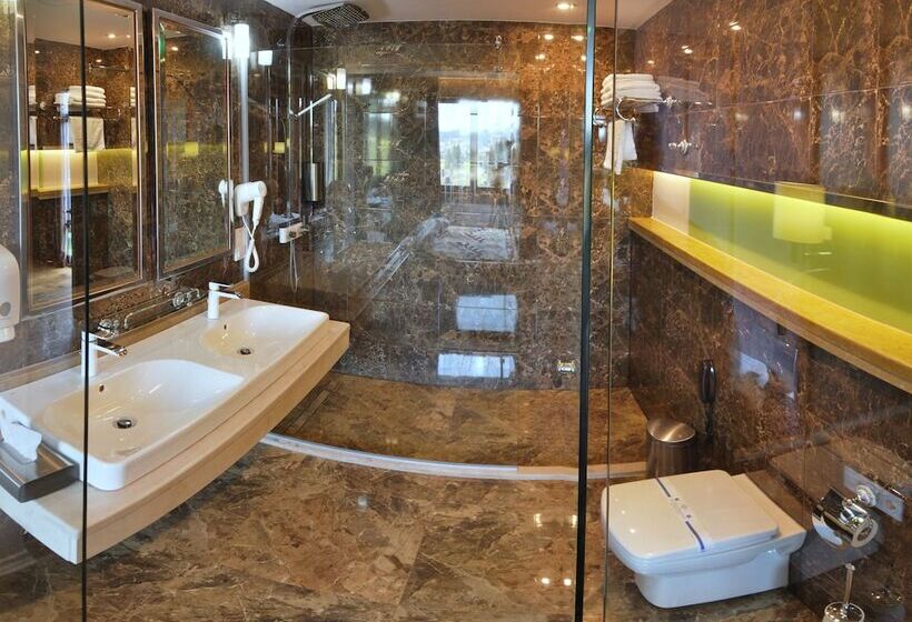 هتل F&b Spa Resort