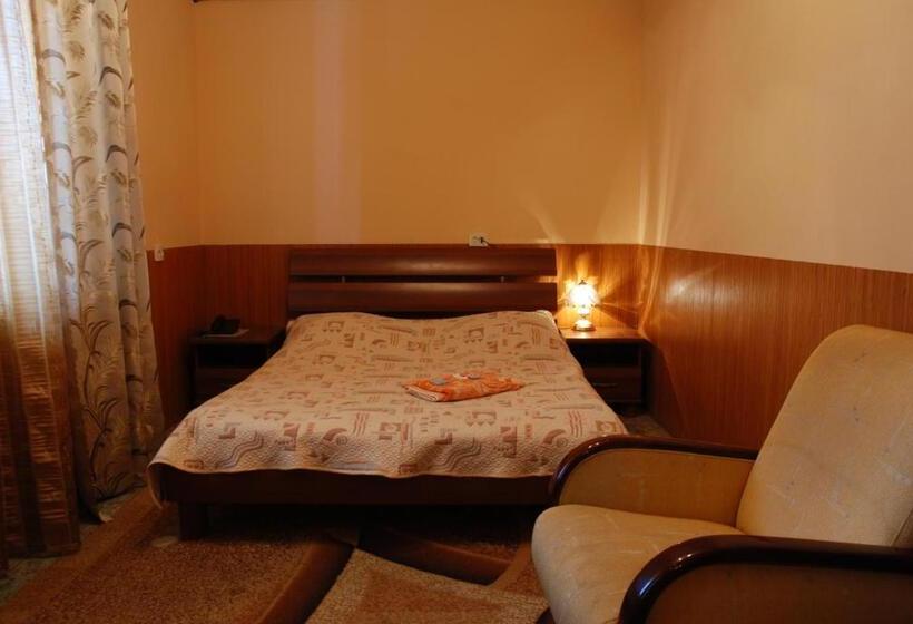 هتل Filvarki Centre