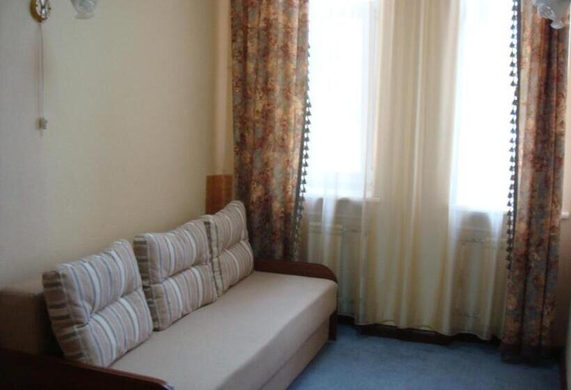 هتل Filvarki Centre