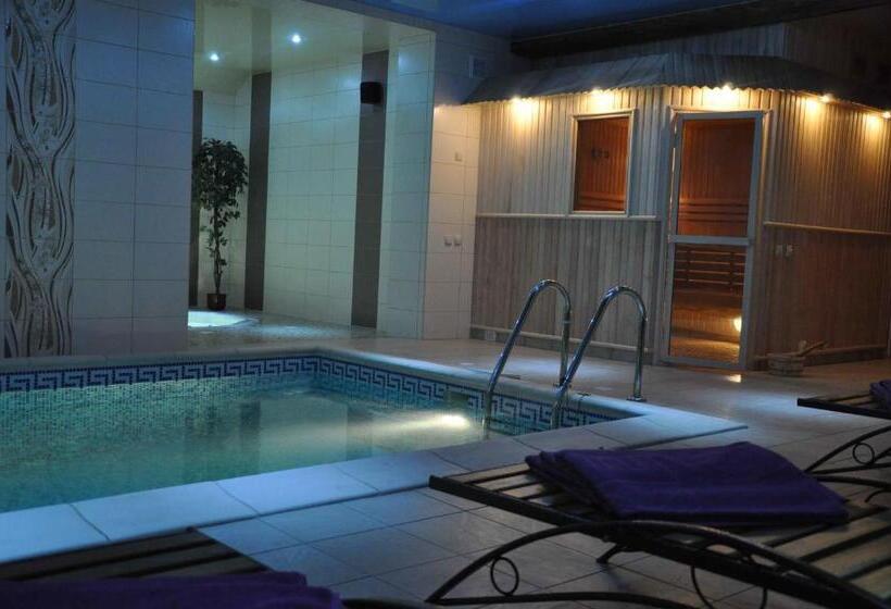 هتل Karpatski Zori