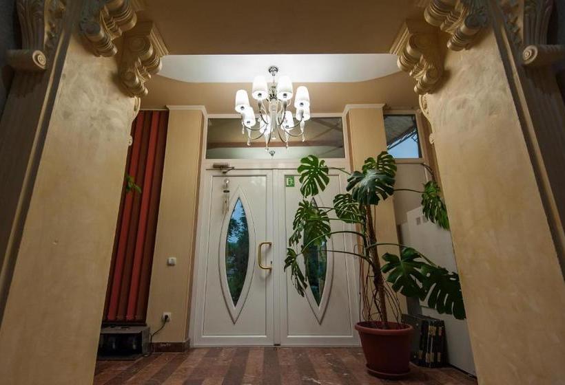 هتل Leoton Chernivtsi