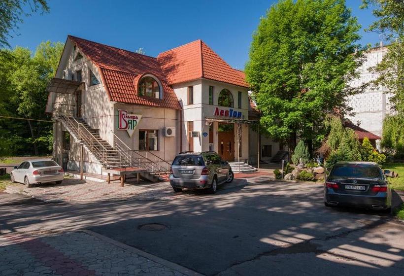 فندق Leoton Chernivtsi