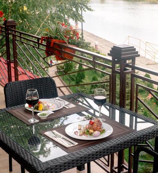 هتل Near The Lake