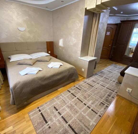 هتل Near The Lake