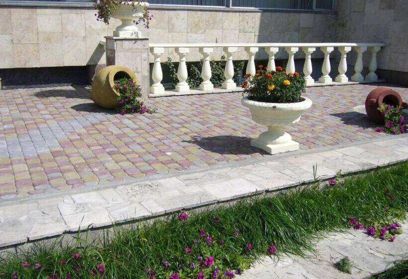 هتل Profspilkovyi