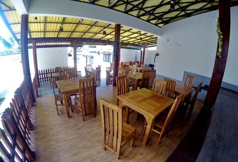 فندق Ramon Beach Resort