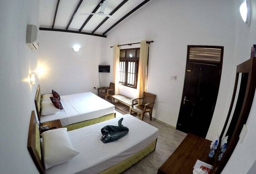 فندق Ramon Beach Resort