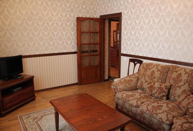 هتل &restaurant Senator