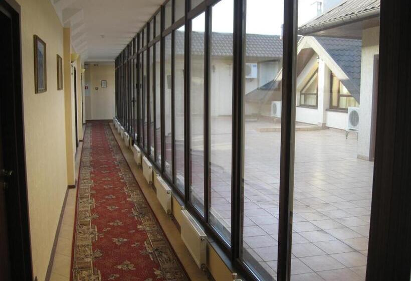 בית מלון כפרי Shato Paradis