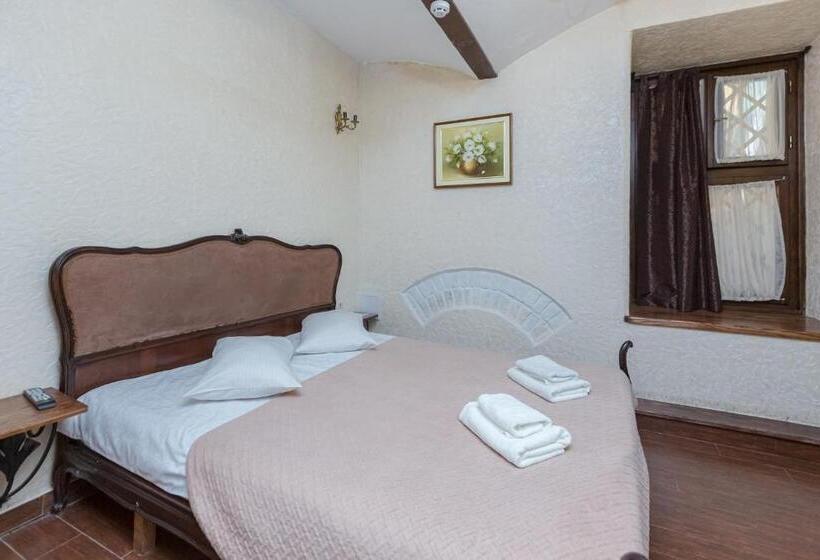 فندق Staryi Krakiv