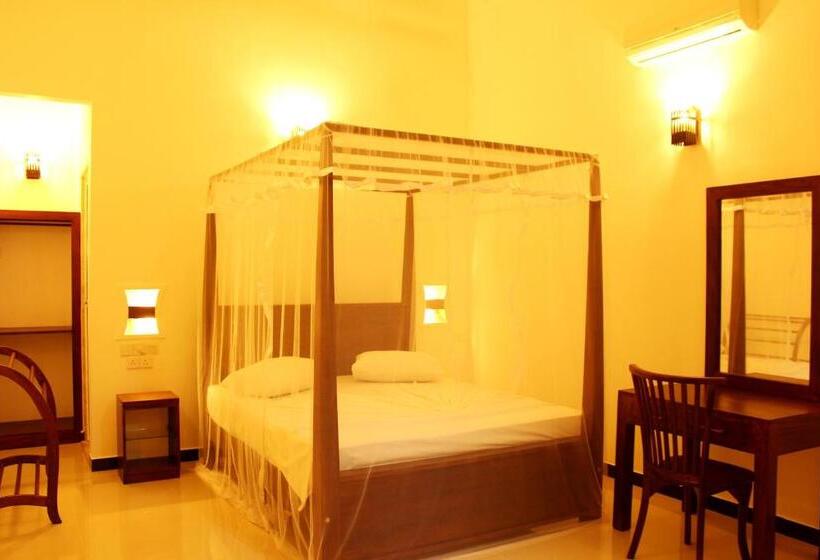 Hotel Tinara River Inn, Weligama