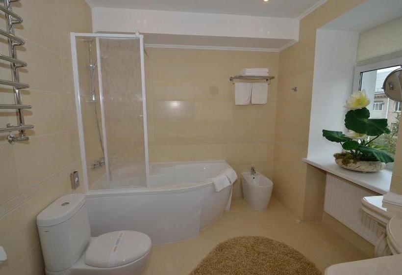 酒店 Ukraine Rivne