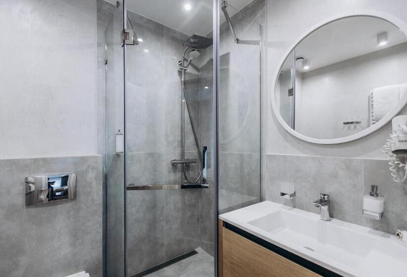 هتل Vedmezhyi Dvir