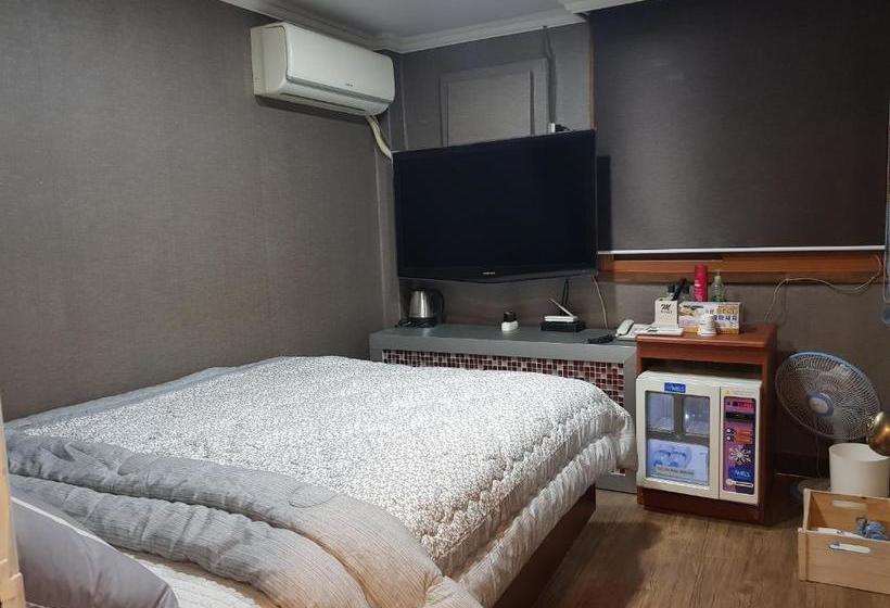 مُتل Busan Inn