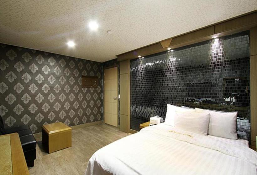 فندق على الطريق Q Chuncheon