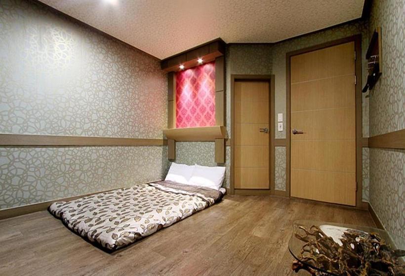 فندق على الطريق Q Chuncheon